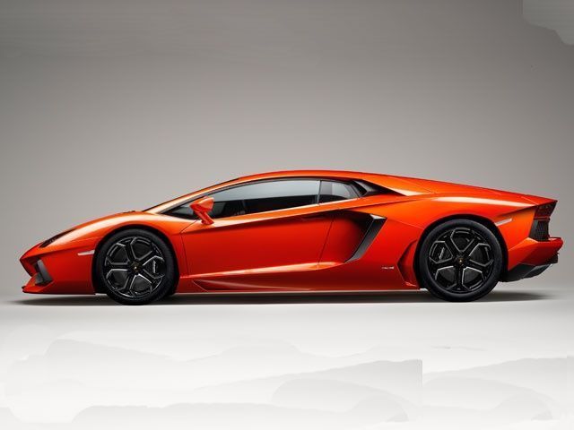 Lamborghini Aventador Side Shot
