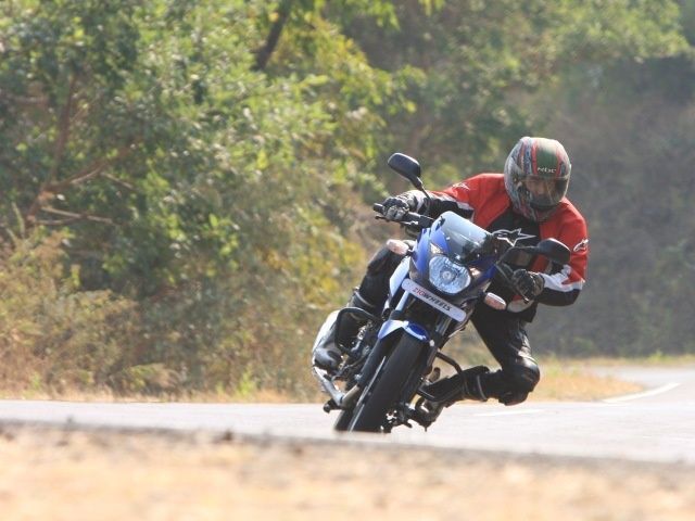 Bajaj+pulsar+220s+mileage