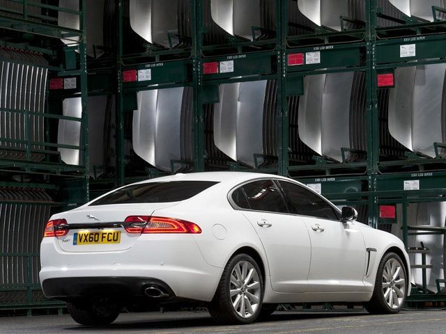 http://static.zigwheels.com/media/photogallery/2011/Apr/2012_jaguarxfxkxj_new_4_640x480.jpg