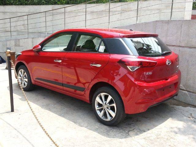 2014 Hyundai Elite i20 Zigwheels rear