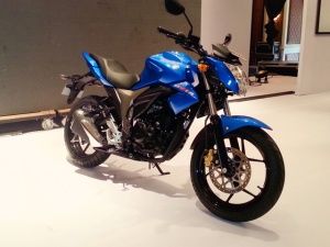2014 Suzuki Gixxer Unveiling: In Pictures! Suzuki Gixxer