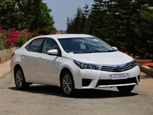 2014 Toyota Corolla Altis: Review in pictures! 2014 Toyota Corolla Altis white sedan