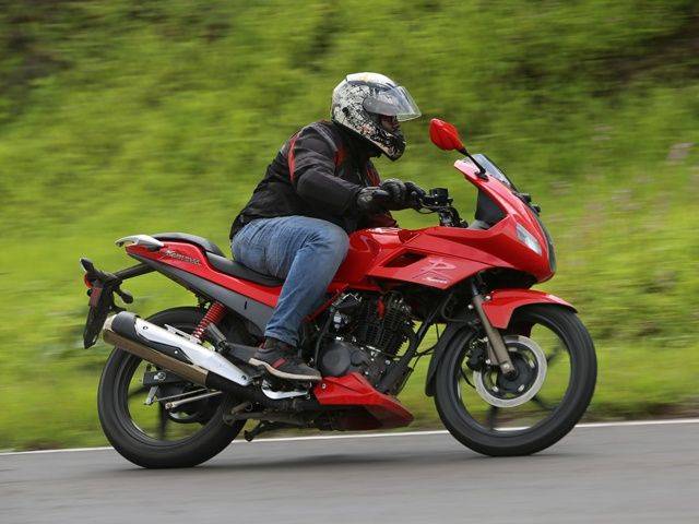 Hero honda karizma r vs pulsar 220f #2