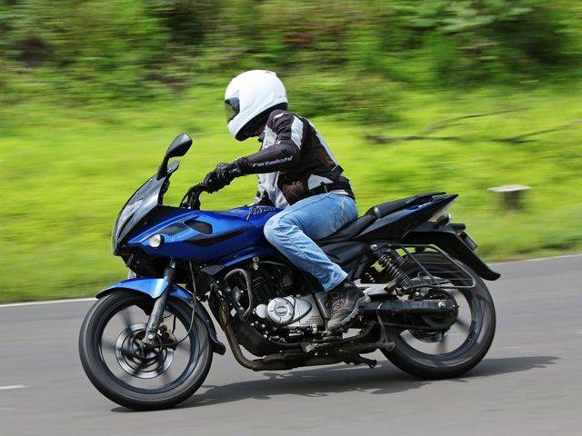 Hero honda karizma r vs bajaj pulsar 220 #3