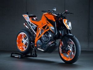 2013 KTM 1290 SuperDuke R Prototype Official Action Video 2013 KTM 1290 SuperDuke R Prototype Official Action Video