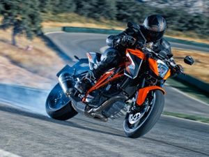 2014 KTM 1290 Super Duke R 2014 KTM 1290 Super Duke R