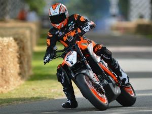 KTM 1290 Super Duke R action shot KTM 1290 Super Duke R action shot